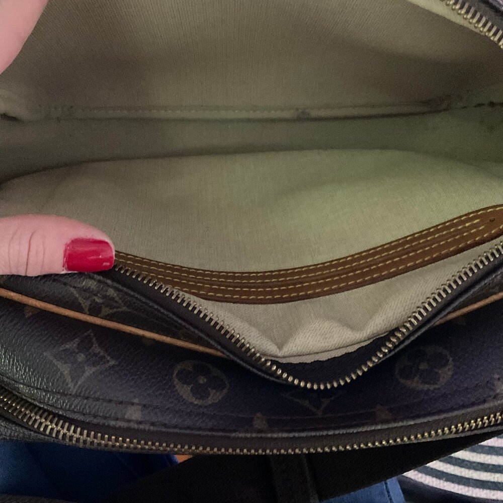 Louis Vuitton Reporter PM Monogram Crossbody Bag - Picture 7 of 9